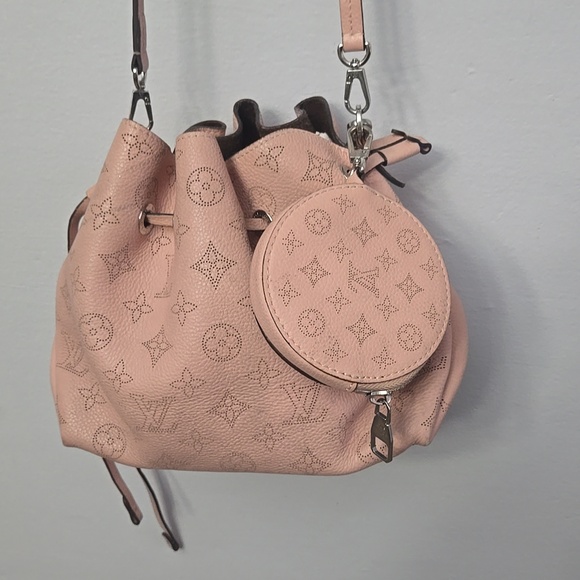 be inspired Pink Laser-Cut Mini Bucket Bag with Round Coin Pouch - Picture 2 of 2